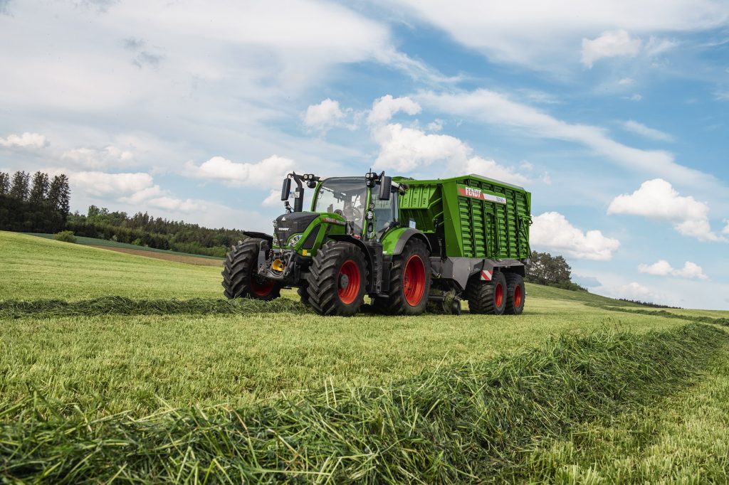 Fendt 700 vario tractor