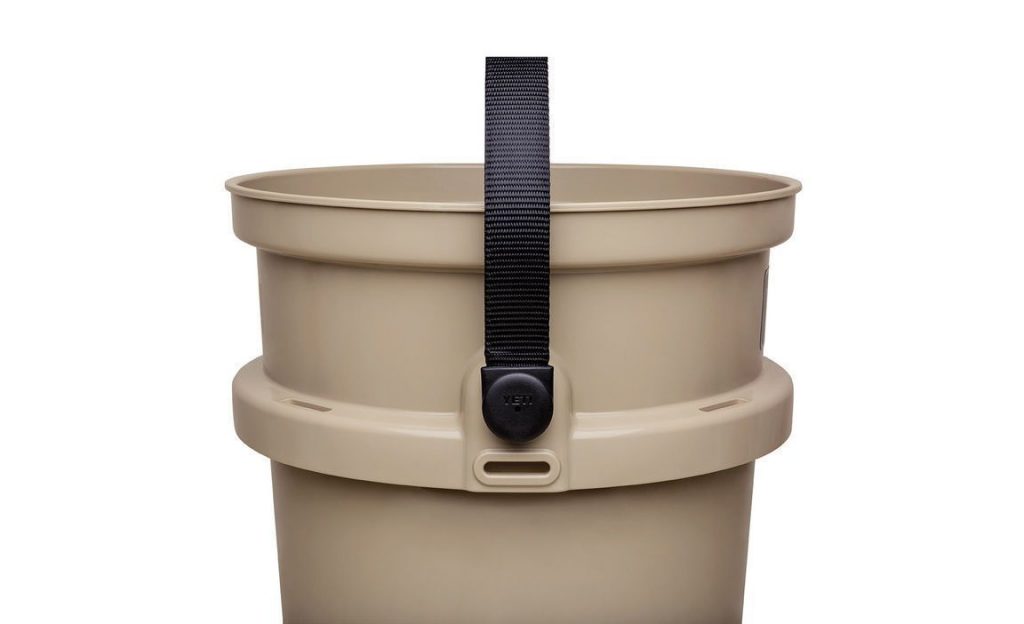 YETI LOADOUT BUCKET - TAN