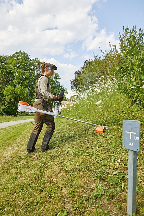 STIHL FSA135 Cordless Brushcutter in action