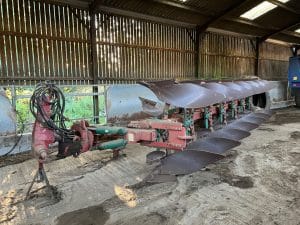 Used Kverneland RG 100 plough for sale.