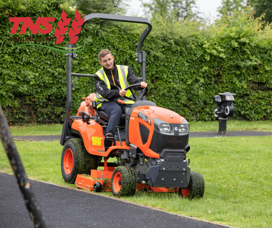 Kubota G 261 mower mowing in a park