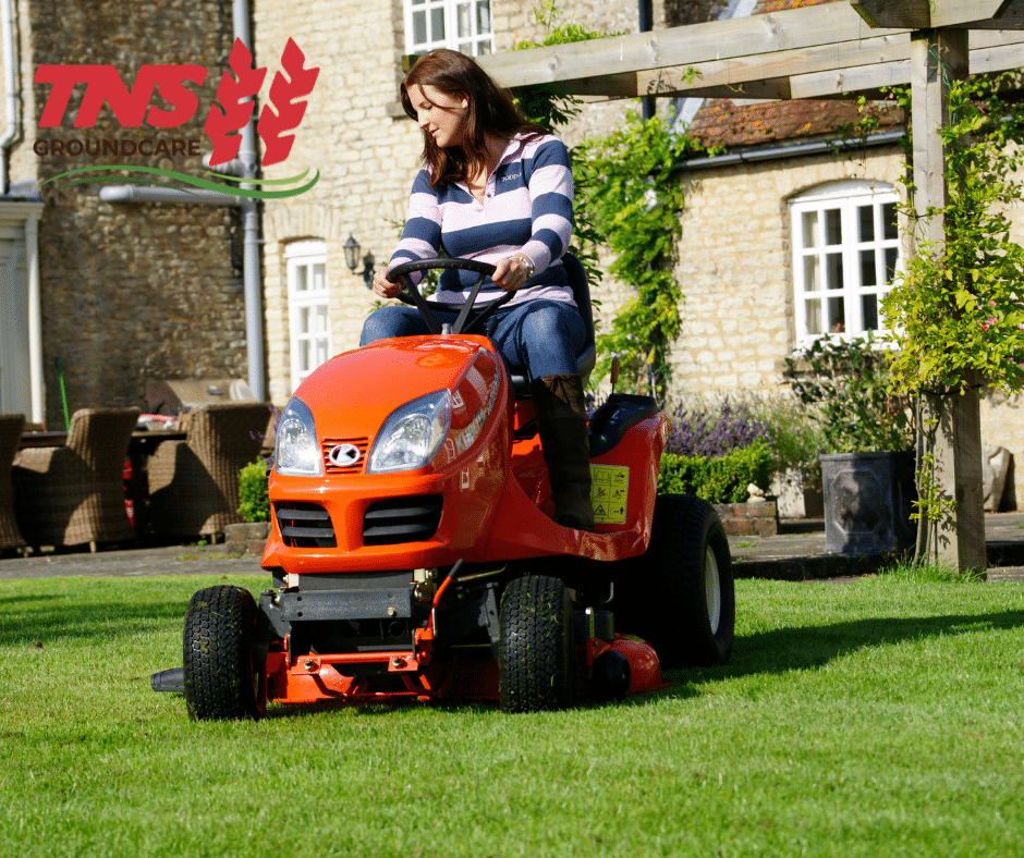 Kubota GR 1600 ride on mower mowing grass