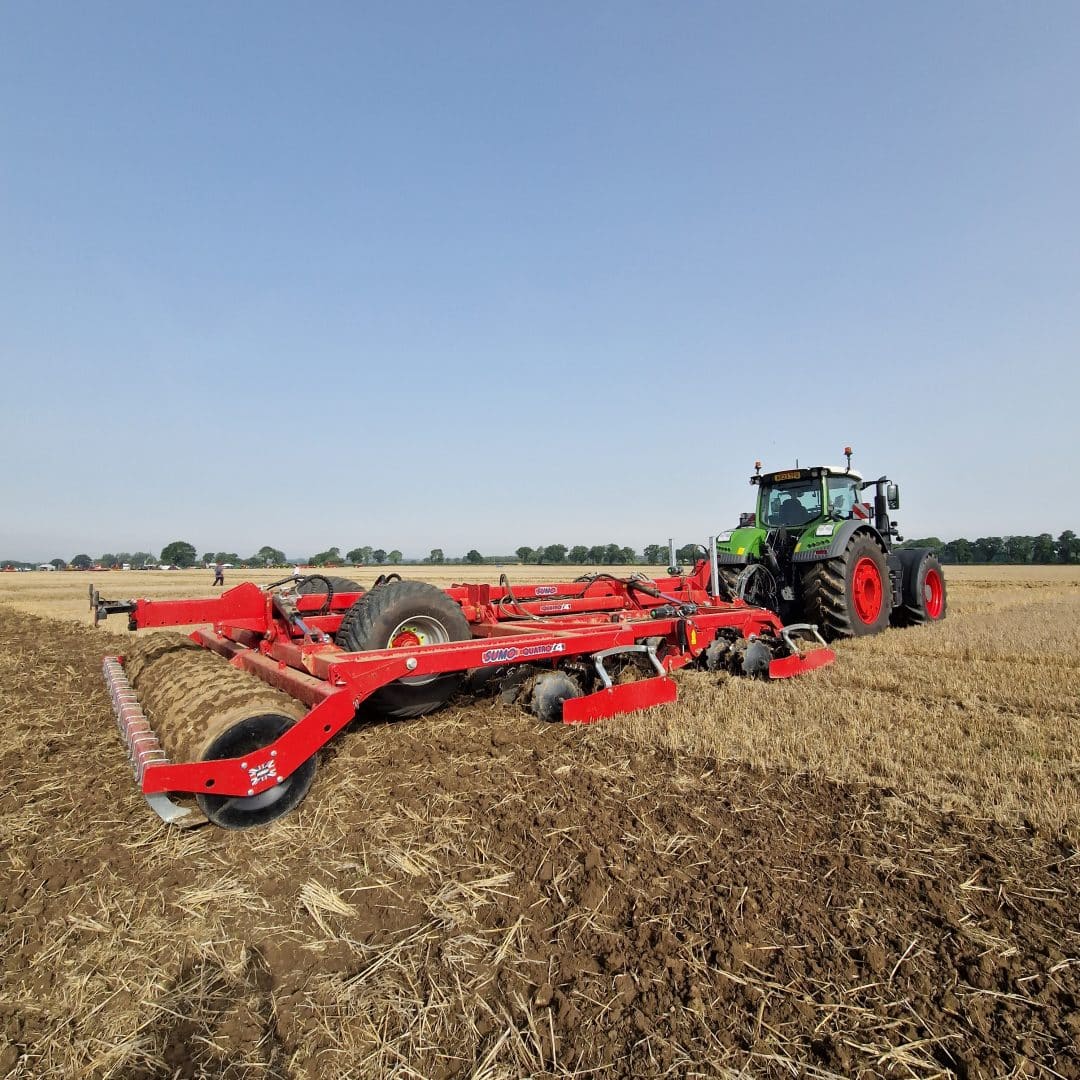 Sumo Quatro cultivator and Fendt tractor