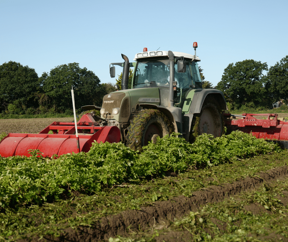 A second-hand Fendt 820 Vario which had worked 8,000 hours was also bought from TNS