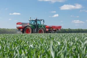 Kverneland fertiliser spreader and Fendt tractor
