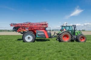 Kverneland trailed sprayer and Fendt tractor