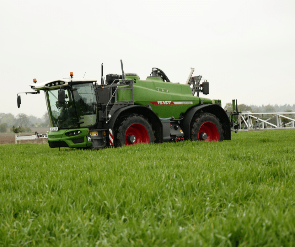 Fendt Rogator 655 sprayer working in a field