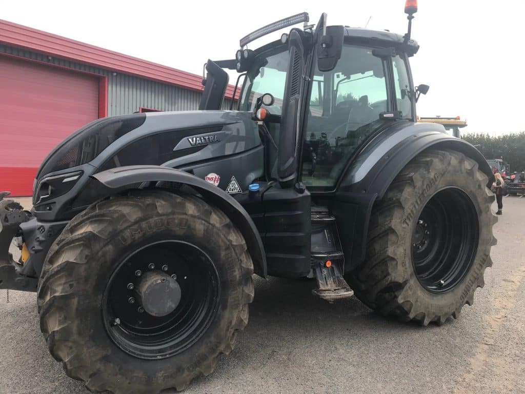 Used Valtra T234D tractor for sale
