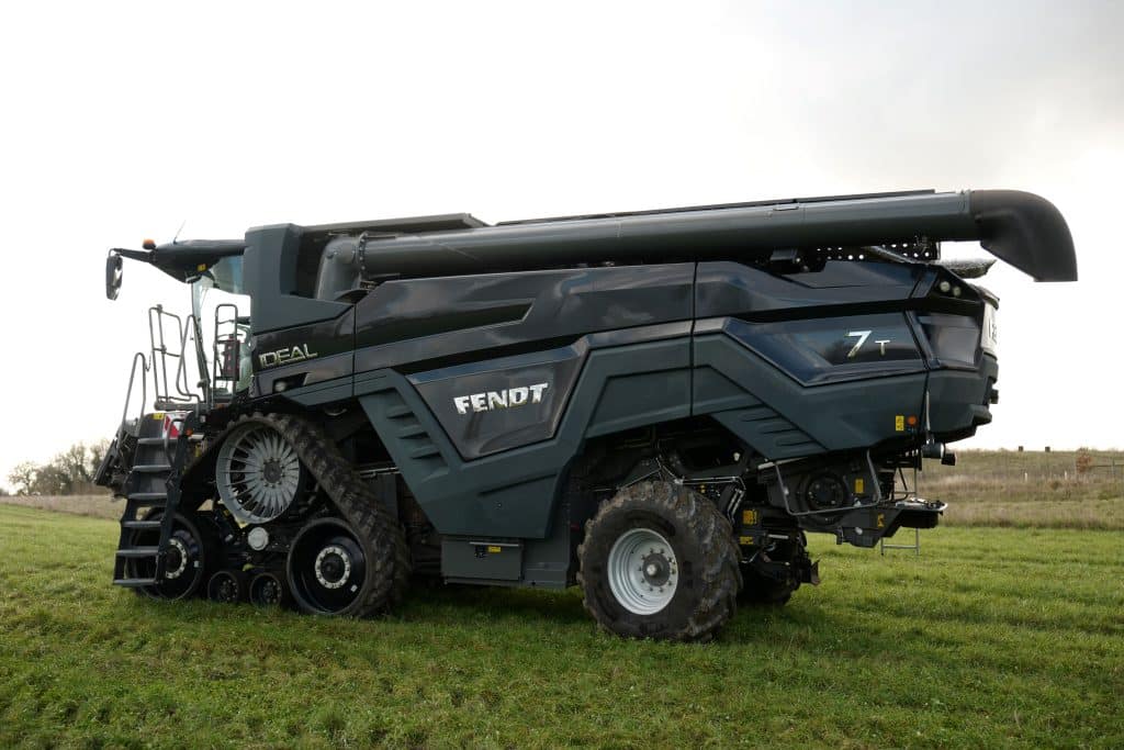 During harvest 2023, a Fendt IDEAL 7T combine harvester also joined the fleet