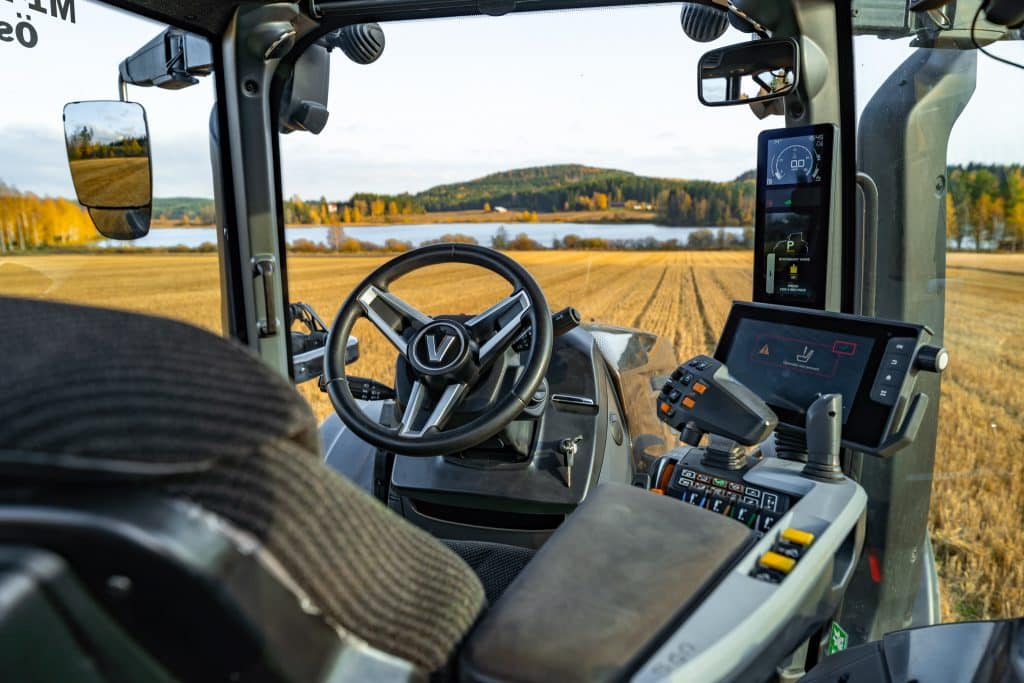 Valtra SmartTouch precision technology