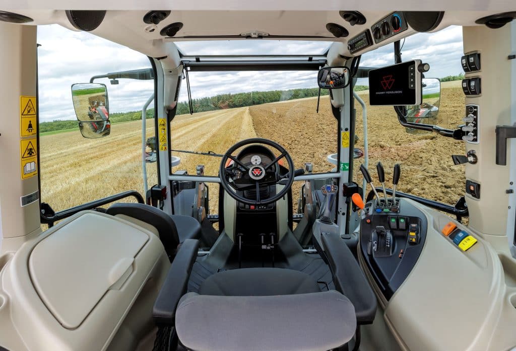 The MF 5M Series is equipped with a spacious cab