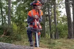 Husqvarna 550 XP Mark 2 Chainsaw 18 In used by a tree surgeon