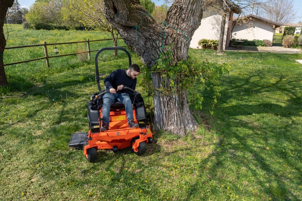 Kubota Z2 Series - Residential Mowing with Professional Performance