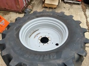 Bridgestone 650/65 R38 & 540/65 R24 at 95%