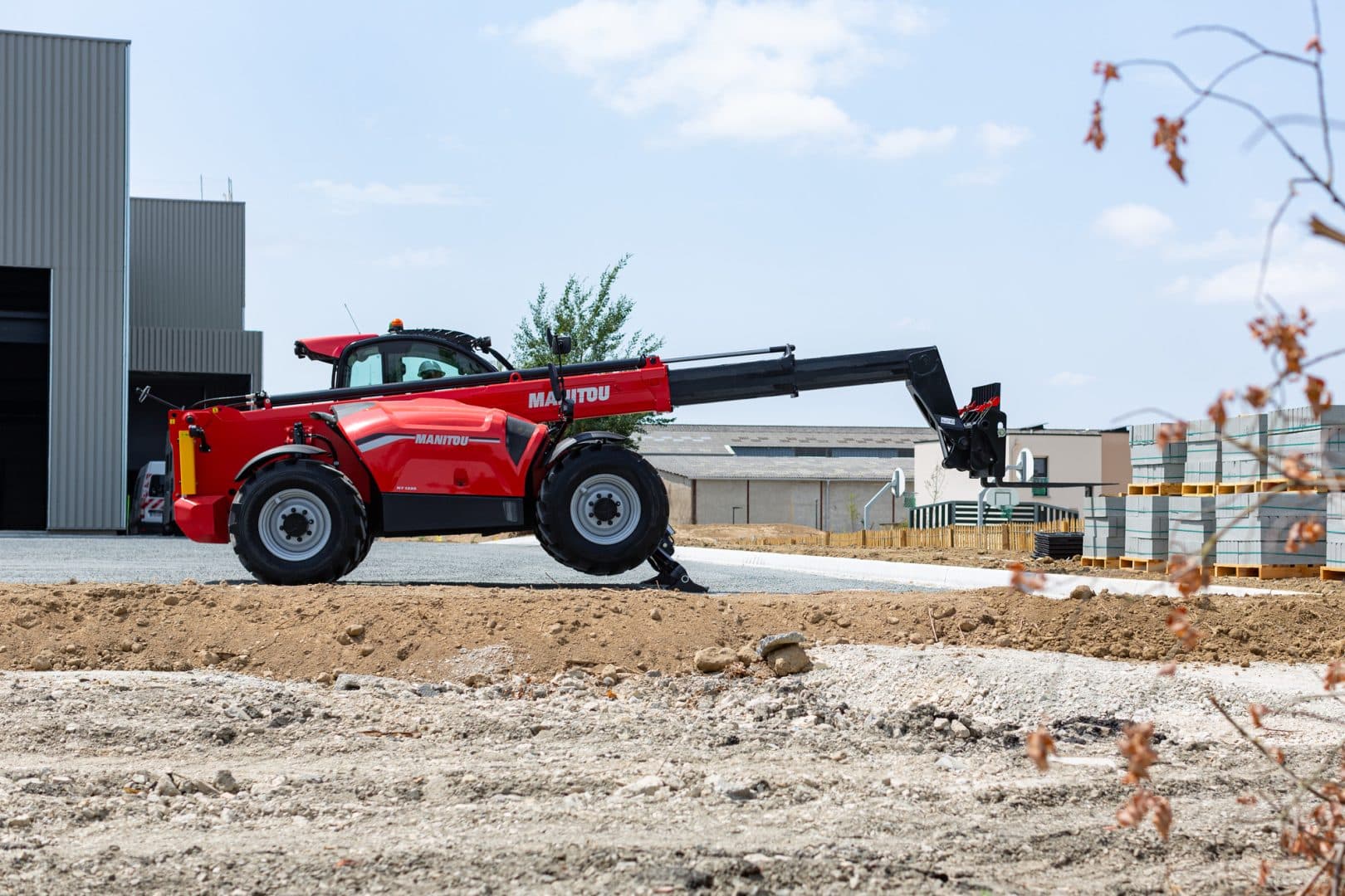 Explore TNS’s range of Manitou telehandlers, including standard, heavy-duty, and rotating models.