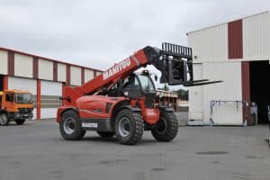 TNS offers heavy-duty Manitou telehandlers. Capable of lifting between 9 t and 33