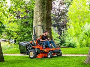 Kubota GZD zero-turn diesel mowers of 15 and 21 HP combine unrivalled manoeuvrability with an ultra-efficient cut and collect system, alongside either ground level or high dump collectors.