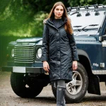 it08020_lifestyle_ultrastridewellingtonboot_navy_2