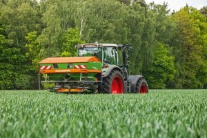 Amazone mounted spreader