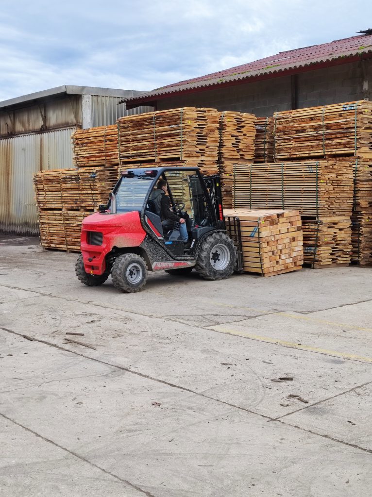 A Manitou mast forklift can become a useful addition to the farm by taking on a wide range of handling tasks.