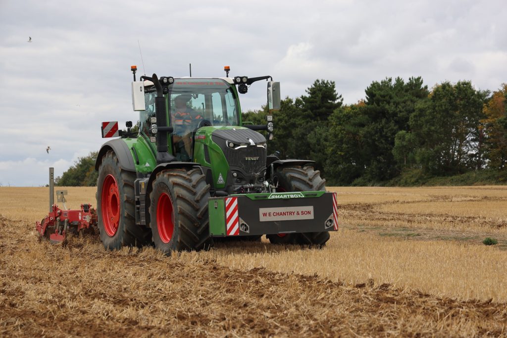 A Fendt 726 Vario Gen 7.1, supplied by Thurlow Nunn Standen, continues to impress its Suffolk-based owner, W E Chantry & Son with its capabilities, fuel economy, comfort and ease of use.
